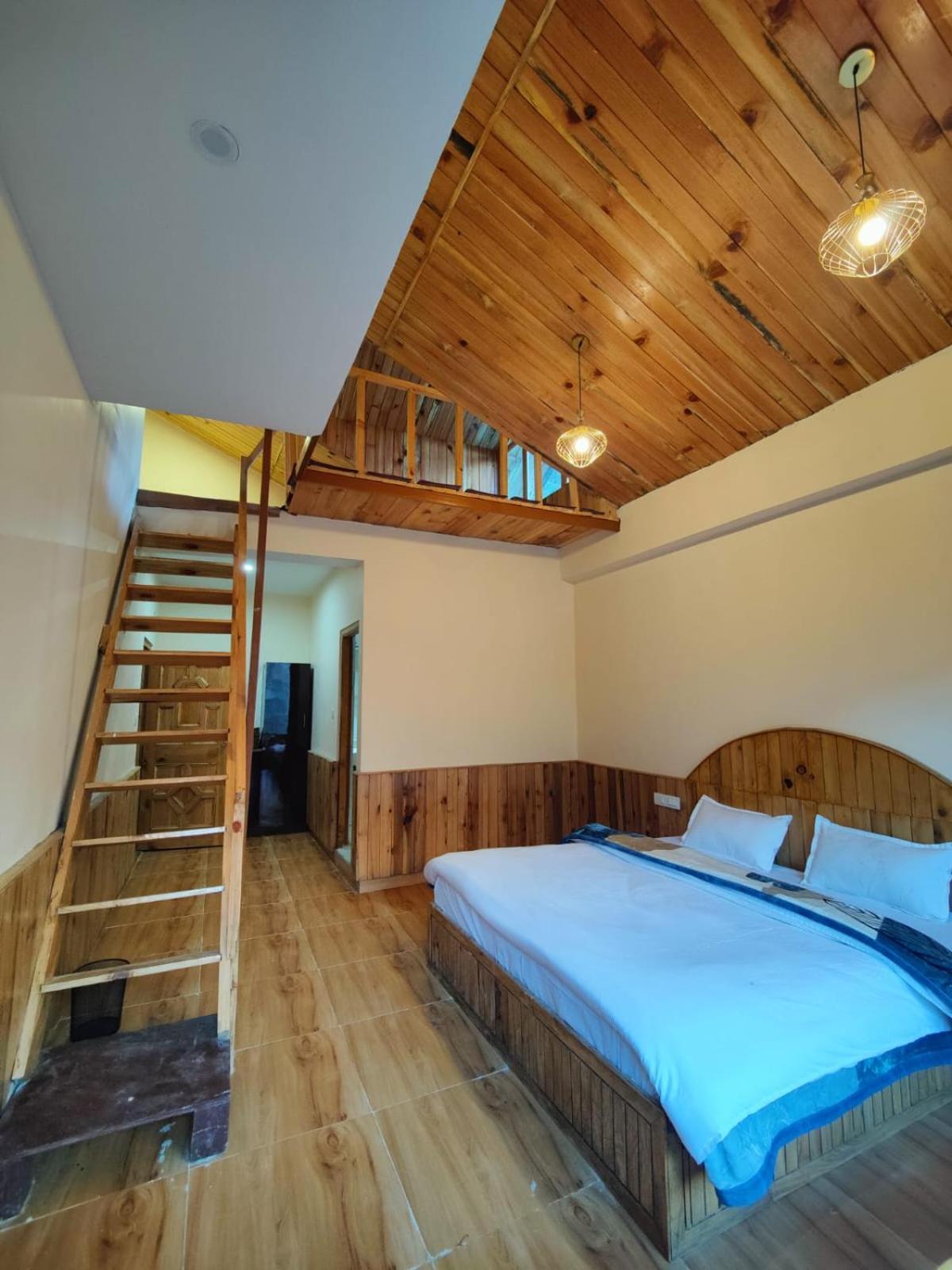 The Woodpecker Hotel 3*
