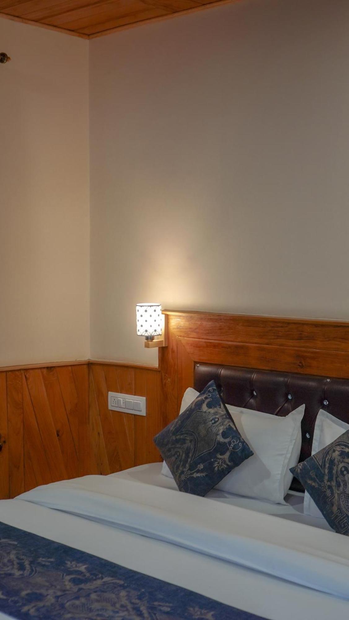 The Woodpecker Hotel Jibhi